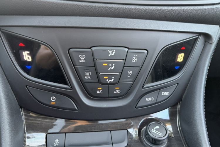 Used Buick Envision 2020 20T Two-Wheel Drive Leading Version Interior 1