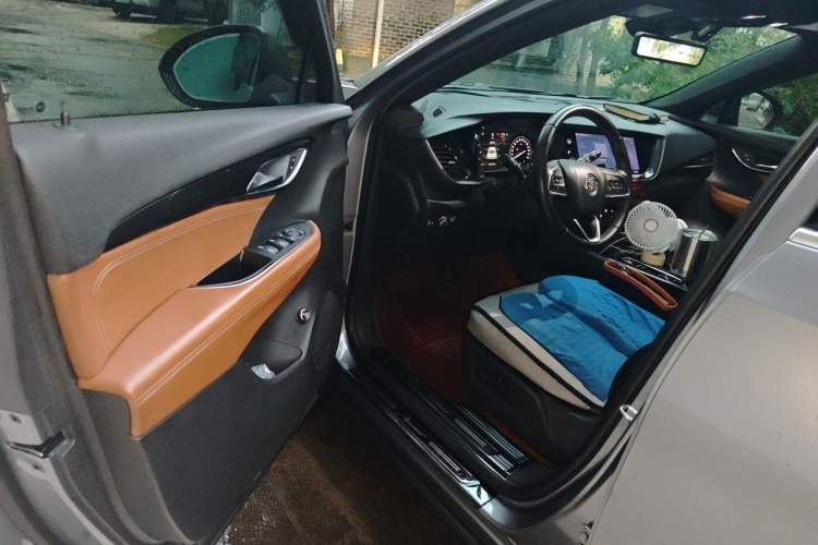 Used Buick Envision 2020 Encore S 652T Two-Wheel Drive Luxury Model Interior 3