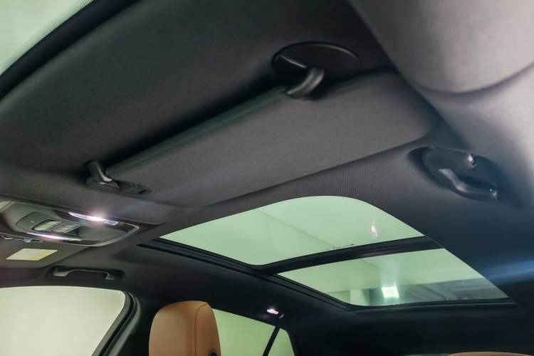 Used Buick Envision 2020 Encore S 652T Four-Wheel Drive Luxury Model Interior 4