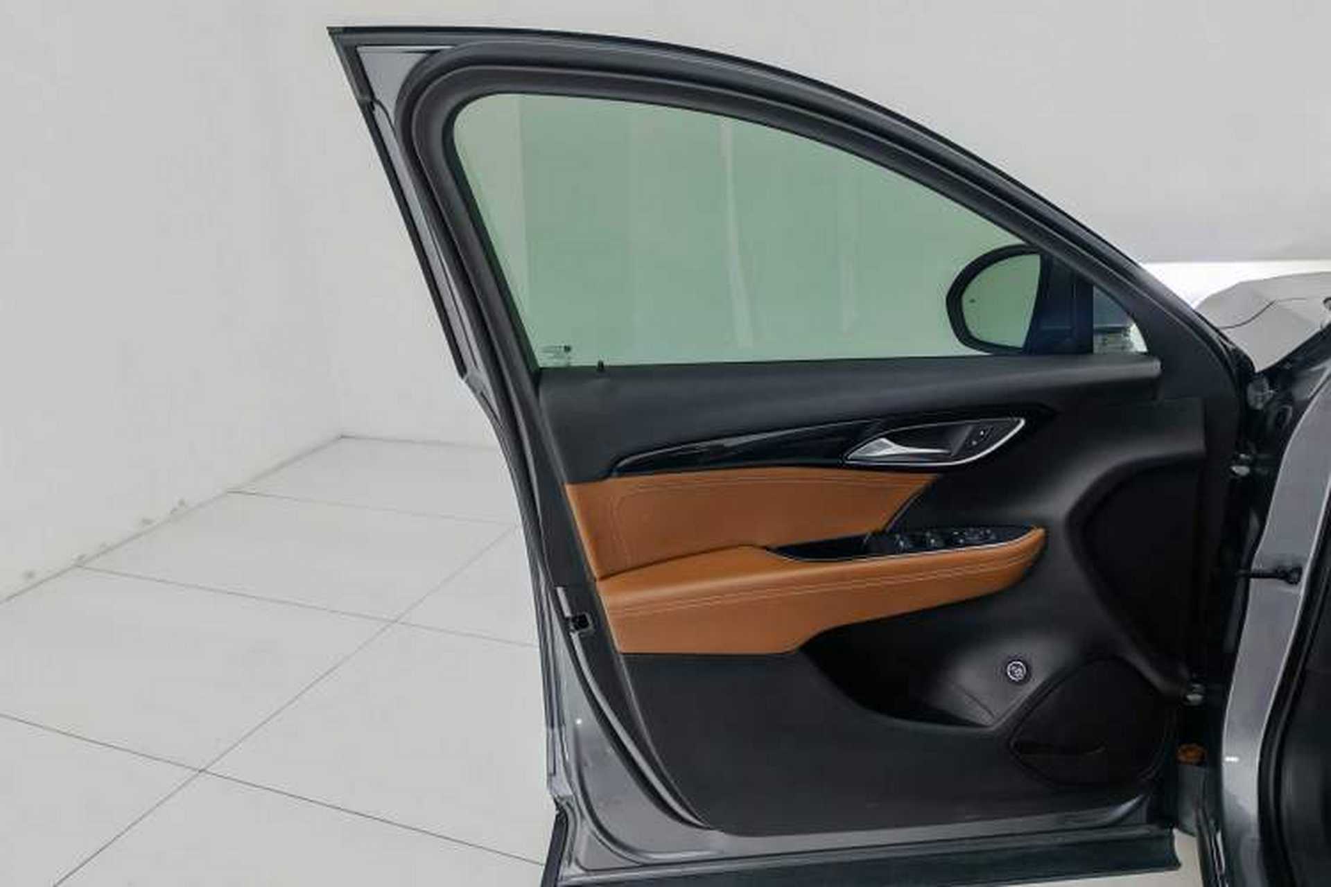 Used Buick Envision 2020 Encore S 652T Four-Wheel Drive Luxury Model Interior 5