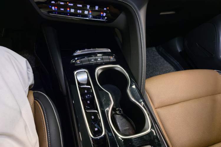 Used Buick Envision 2020 Encore GX S 652T Two-Wheel-Drive Limited-Edition S Sport Version Interior 7