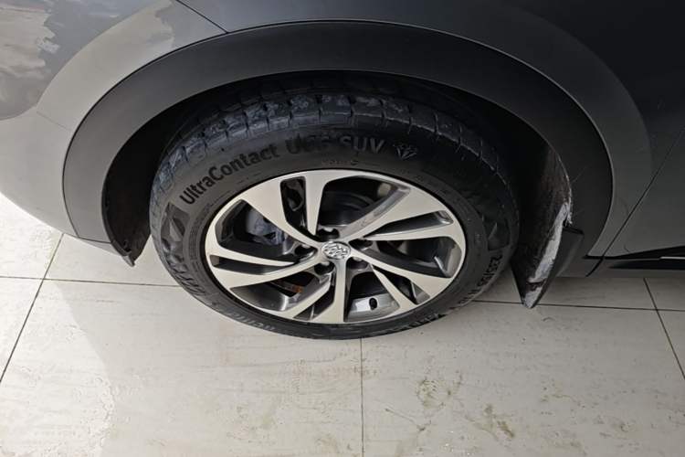 Used Buick Envision 2020 Encore S 652T Two-Wheel Drive Luxury Model Left Front Wheel Hub
