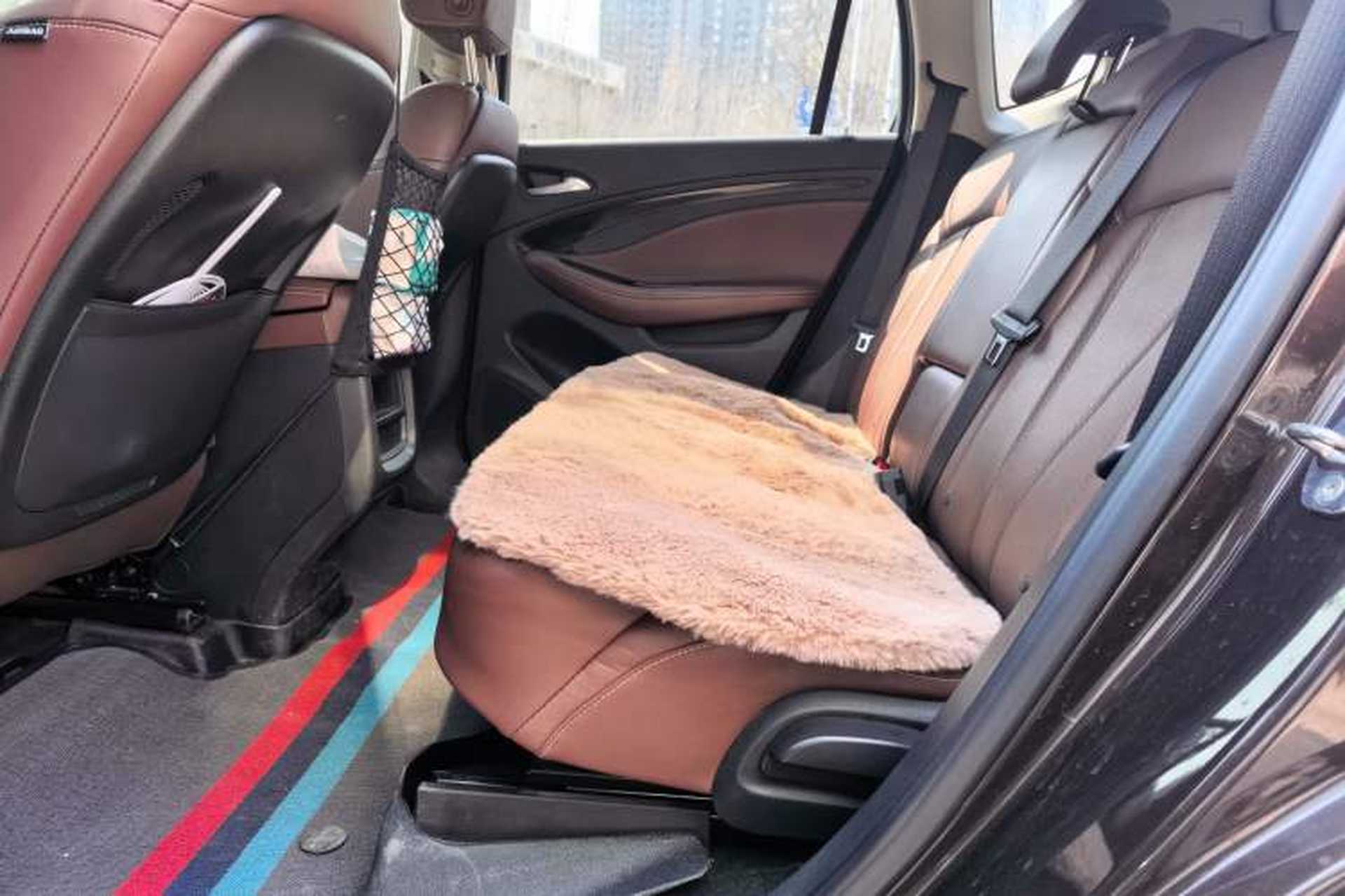 Used Buick Envision 2020 20T Two-Wheel Drive Luxury Model Left Rear Seat