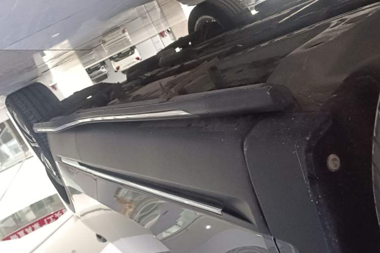 Used Buick Envision 2020 Encore S 652T Four-Wheel Drive Luxury Model Left Side Sill