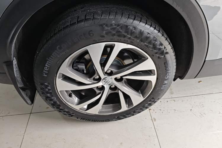 Used Buick Envision 2020 Encore S 652T Two-Wheel Drive Luxury Model Right Rear Wheel Hub