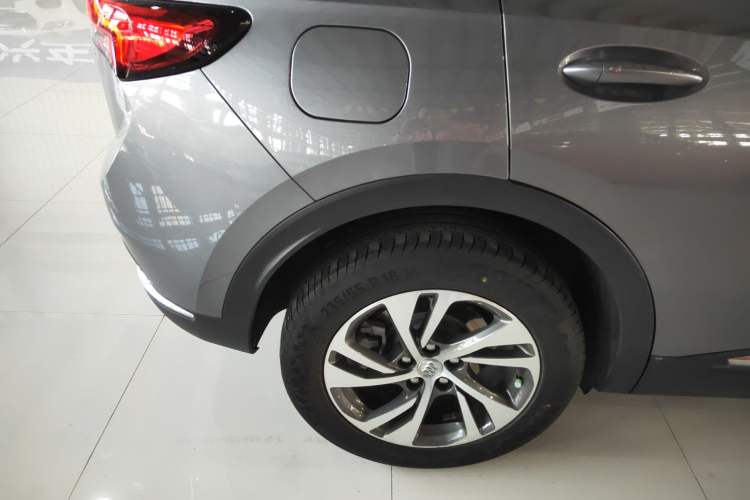 Used Buick Envision 2020 Encore S 652T Four-Wheel Drive Luxury Model Right Rear Wheel Hub