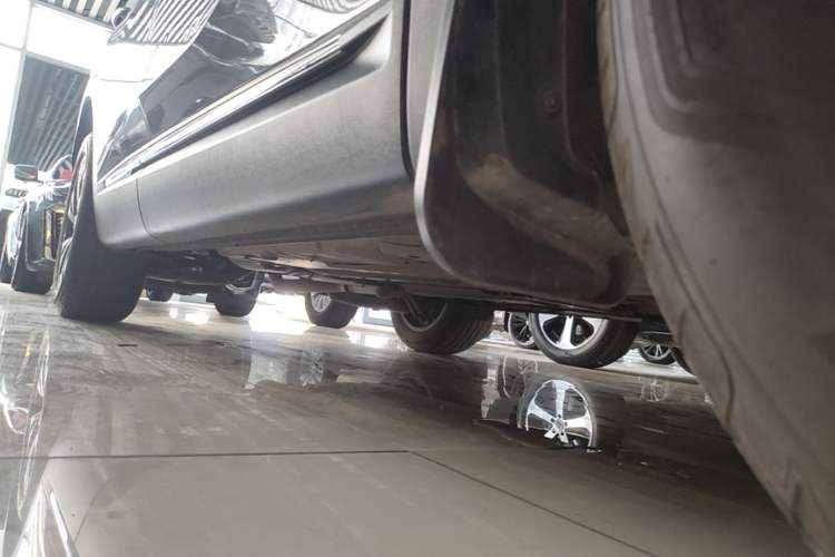 Used Buick Envision 2020 Onix S 652T Two-Wheel Drive Elite Model Right Side Sill