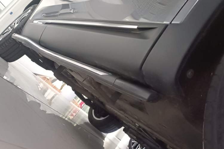Used Buick Envision 2020 Encore S 652T Four-Wheel Drive Luxury Model Right Side Sill