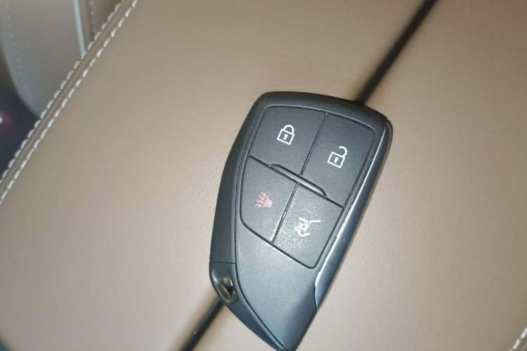 Used Buick Envision 2020 Encore S 652T Four-Wheel Drive Luxury Model Vehicle Key