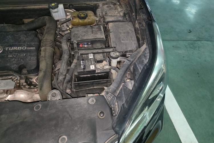 Used Buick Envision 2020 20T Two-Wheel Drive Elite Version Engine Bay Left