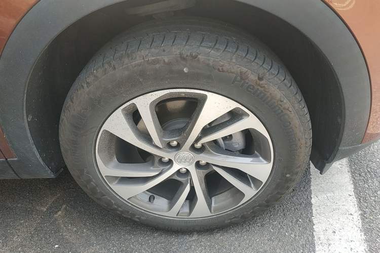 Used Buick Envision 2020 Encore S 652T Two-Wheel Drive Luxury Model Right Front Wheel Hub