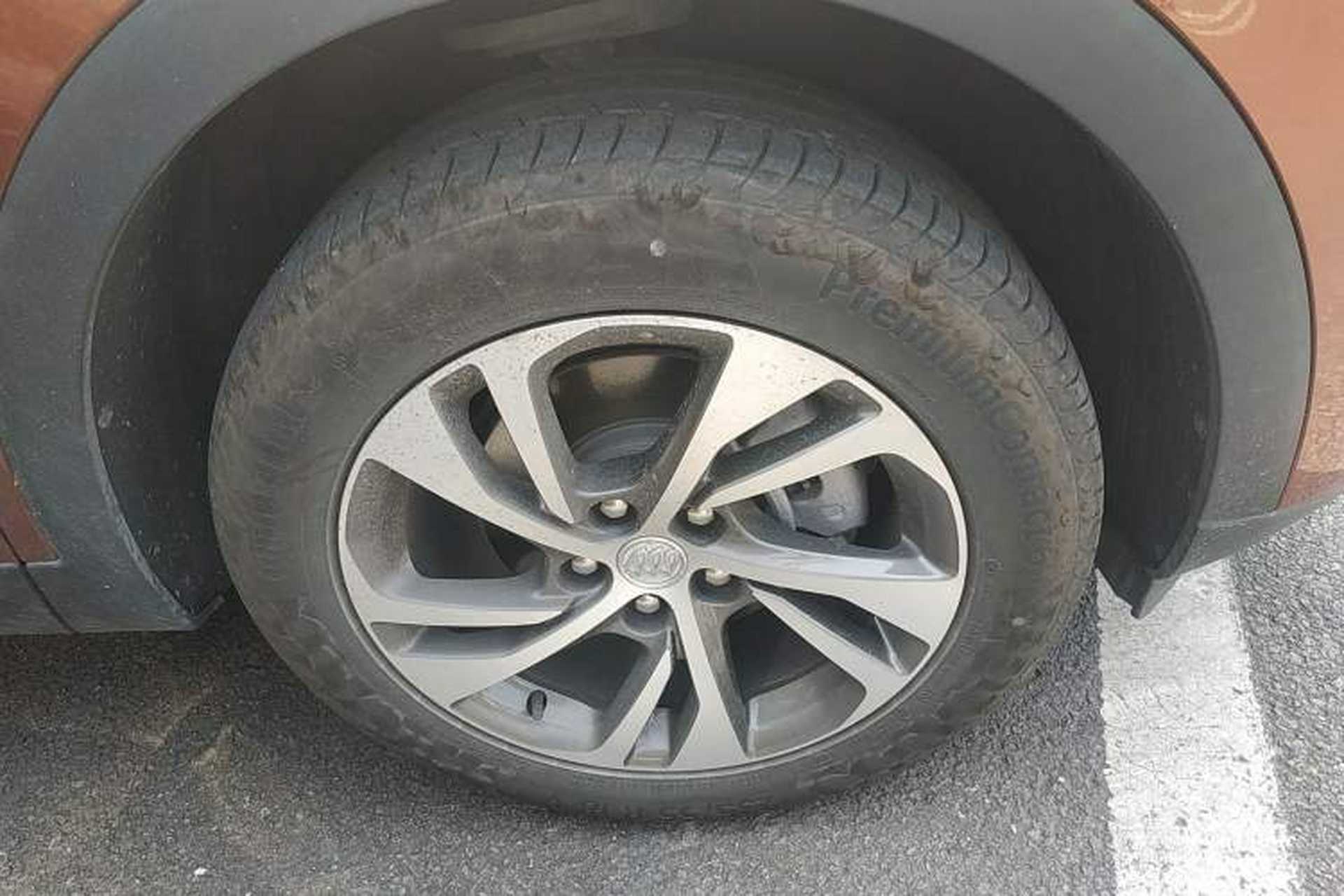 Used Buick Envision 2020 Encore S 652T Two-Wheel Drive Luxury Model Right Front Wheel Hub