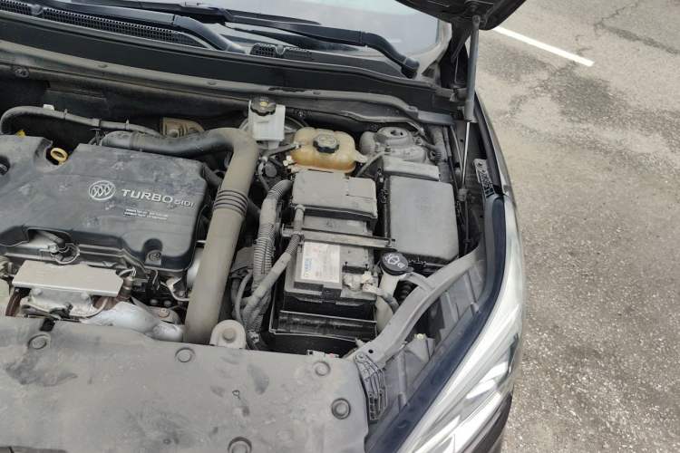 Used Buick Envision 2020 20T Two-Wheel Drive Luxury Model Engine Bay Left
