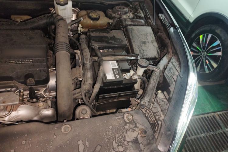 Used Buick Envision 2020 20T Two-Wheel Drive Elite Version Engine Bay Left