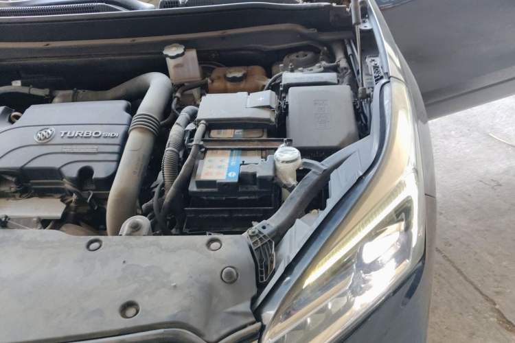 Used Buick Envision 2020 20T Two-Wheel Drive Elite Version Engine Bay Left