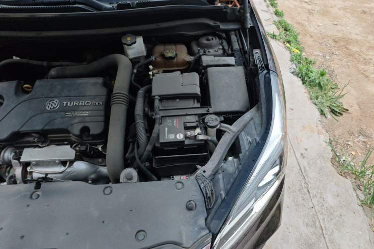 Used Buick Envision 2020 20T Two-Wheel Drive Elite Version Engine Bay Left