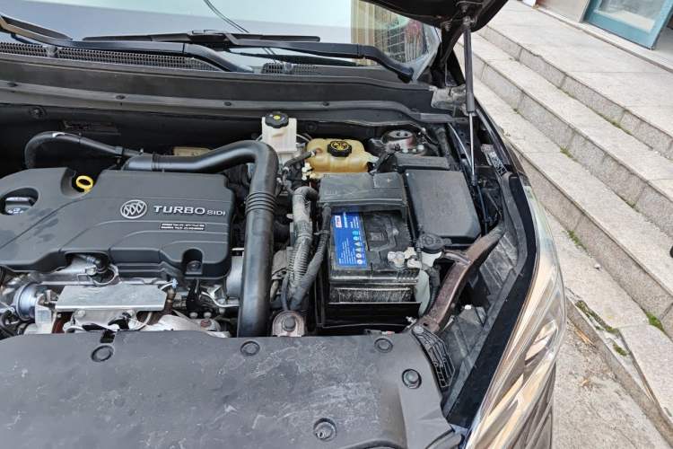 Used Buick Envision 2020 20T Two-Wheel Drive Luxury Model Engine Bay Left