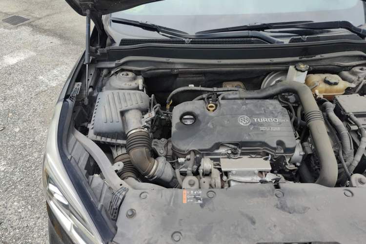 Used Buick Envision 2020 20T Two-Wheel Drive Luxury Model Engine Bay Right