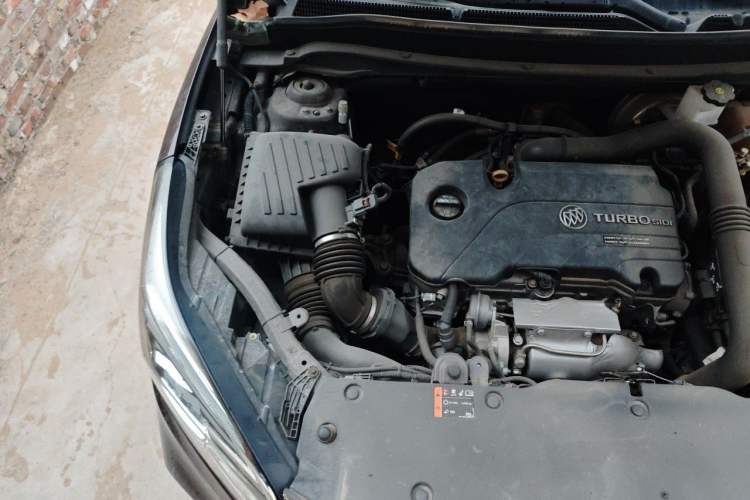 Used Buick Envision 2020 20T Two-Wheel Drive Elite Version Engine Bay Right