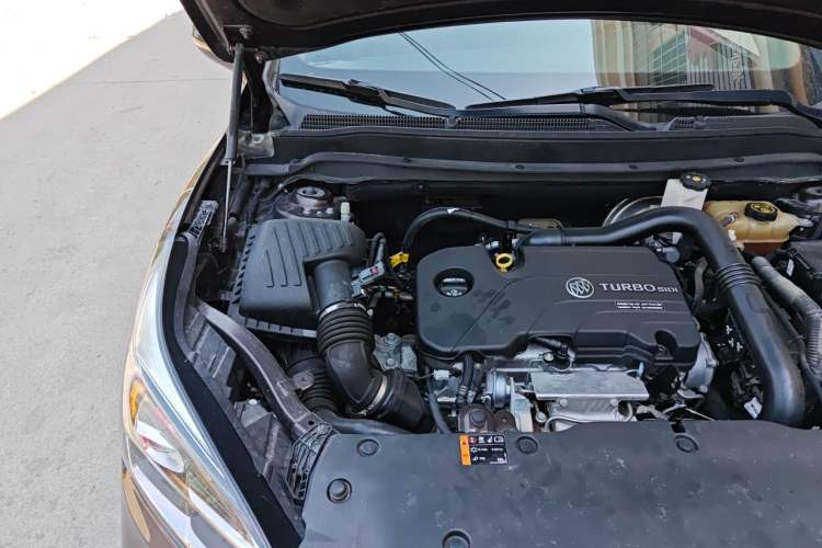 Used Buick Envision 2020 20T Two-Wheel Drive Luxury Model Engine Bay Right