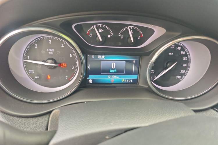 Used Buick Envision 2020 20T Two-Wheel Drive Leading Version Odometer Close Up