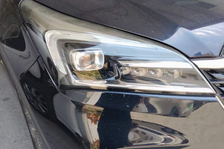Used Buick Envision 2020 20T Two-Wheel Drive Elite Version Right Front Headlight