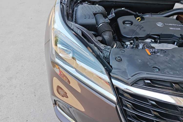 Used Buick Envision 2020 20T Two-Wheel Drive Luxury Model Right Front Headlight