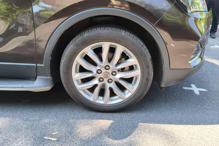 Used Buick Envision 2020 28T Four-Wheel Drive Elite Version Right Front Wheel Hub