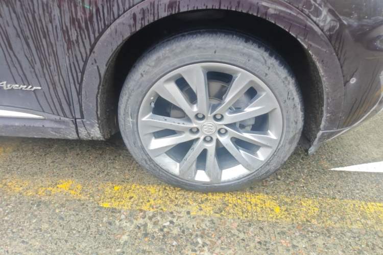 Used Buick Envision 2020 Encore S 652T All-Wheel-Drive Avenir Right Front Wheel Hub