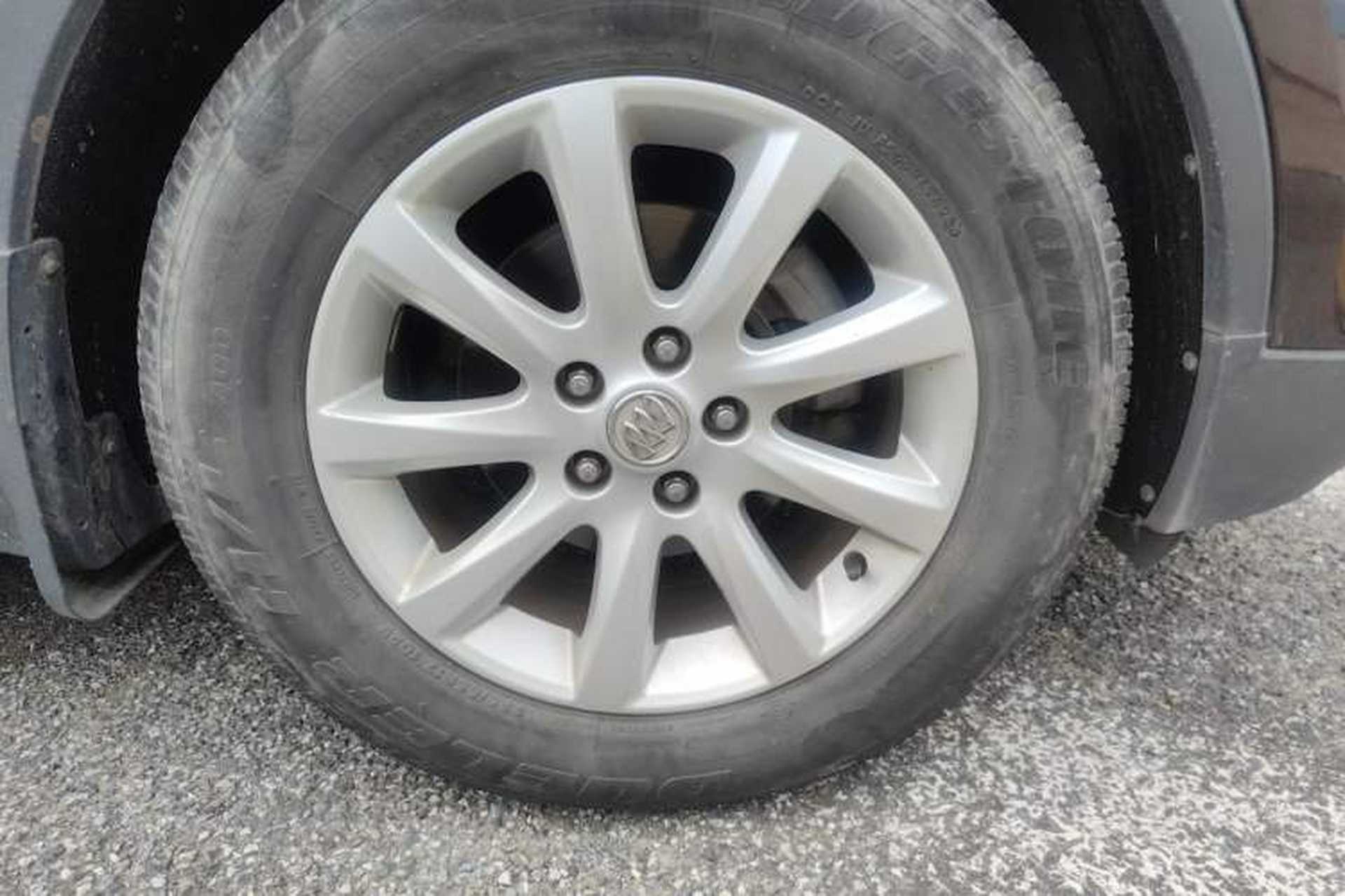Used Buick Envision 2020 20T Two-Wheel Drive Luxury Model Right Front Wheel Hub