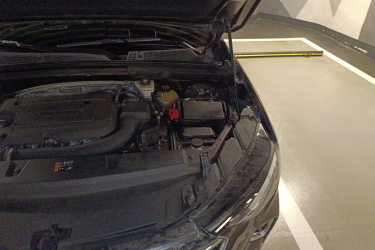 Used Buick Envision 2020 Encore S 652T All-Wheel-Drive Avenir Engine Bay Left