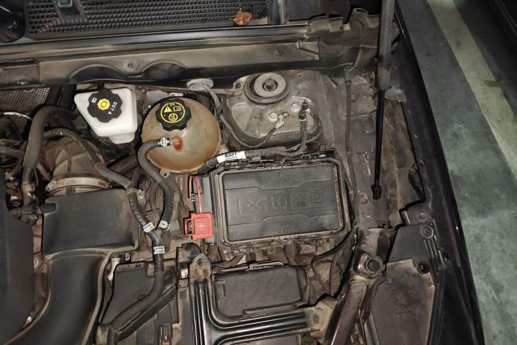 Used Buick Envision 2020 Encore S 652T All-Wheel-Drive Avenir Engine Bay Left