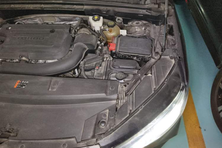 Used Buick Envision 2020 Encore S 652T All-Wheel-Drive Avenir Engine Bay Left