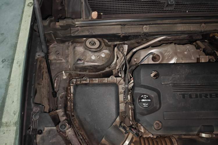 Used Buick Envision 2020 Encore S 652T All-Wheel-Drive Avenir Engine Bay Right