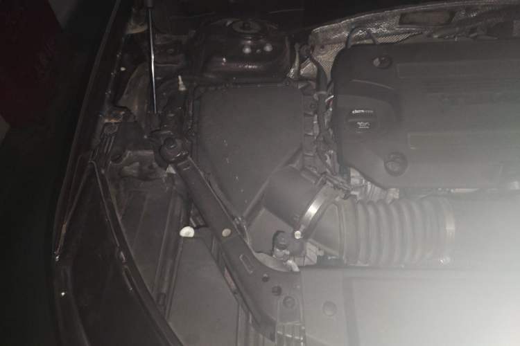 Used Buick Envision 2020 Encore S 652T All-Wheel-Drive Avenir Engine Bay Right