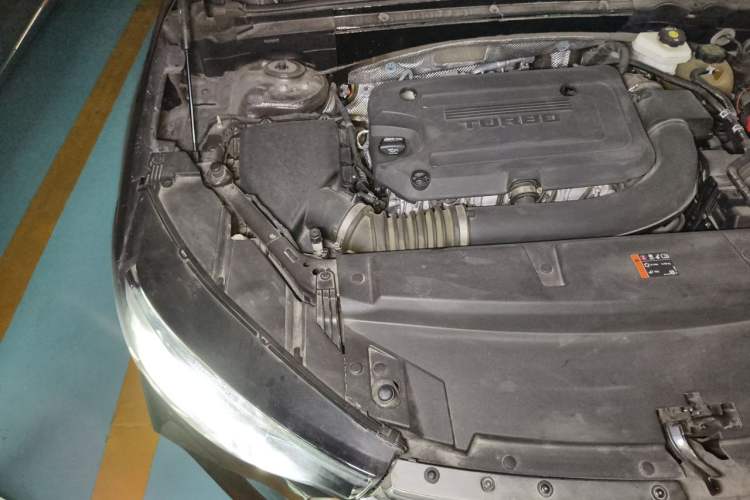Used Buick Envision 2020 Encore S 652T All-Wheel-Drive Avenir Engine Bay Right