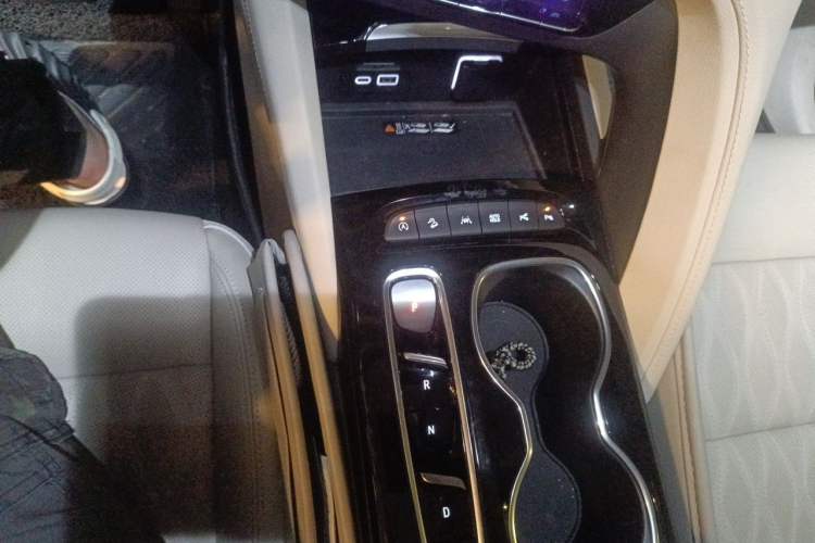 Used Buick Envision 2020 Encore S 652T All-Wheel-Drive Avenir Gear Lever