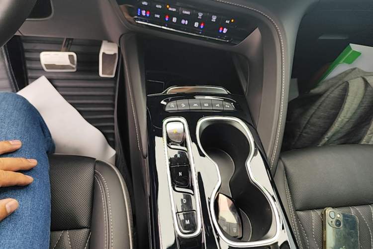 Used Buick Envision 2020 Encore S 652T All-Wheel-Drive Avenir Gear Lever