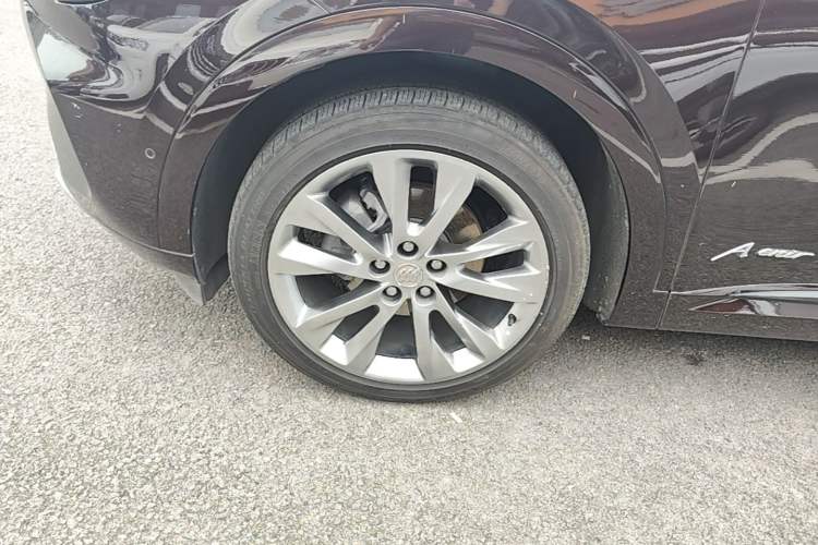 Used Buick Envision 2020 Encore S 652T All-Wheel-Drive Avenir Left Front Wheel Hub