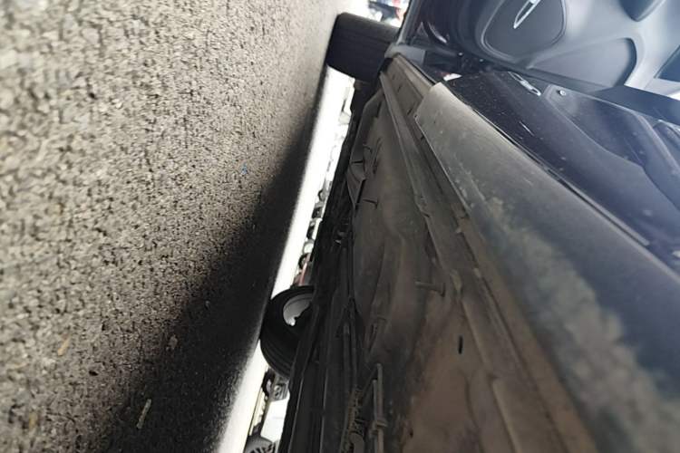 Used Buick Envision 2020 Encore S 652T All-Wheel-Drive Avenir Left Side Sill