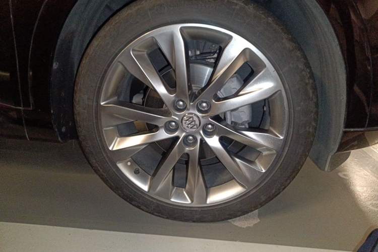 Used Buick Envision 2020 Encore S 652T All-Wheel-Drive Avenir Right Front Wheel Hub