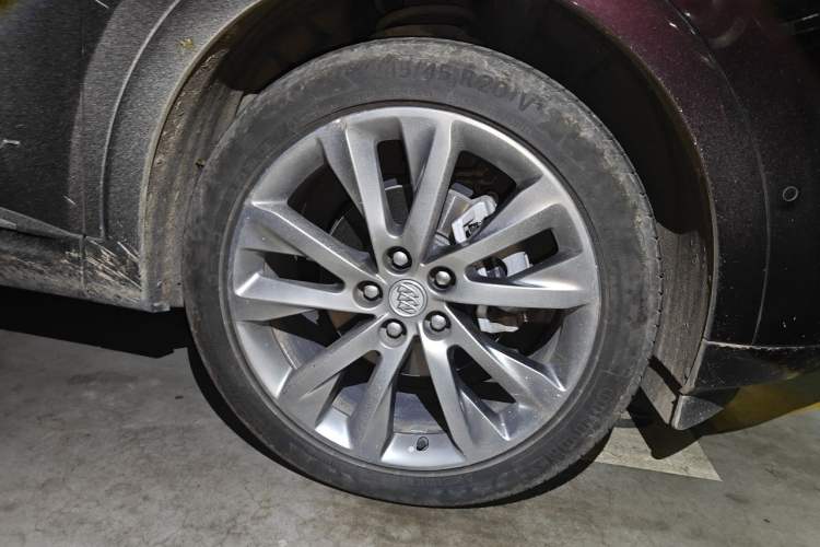 Used Buick Envision 2020 Encore S 652T All-Wheel-Drive Avenir Right Front Wheel Hub
