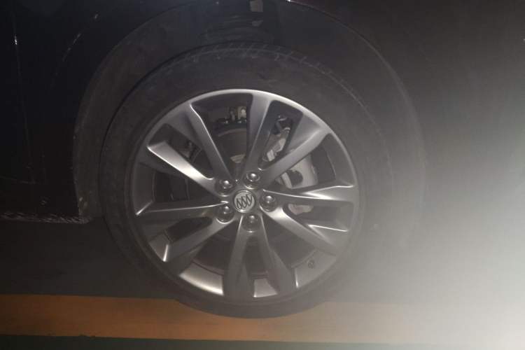 Used Buick Envision 2020 Encore S 652T All-Wheel-Drive Avenir Right Front Wheel Hub