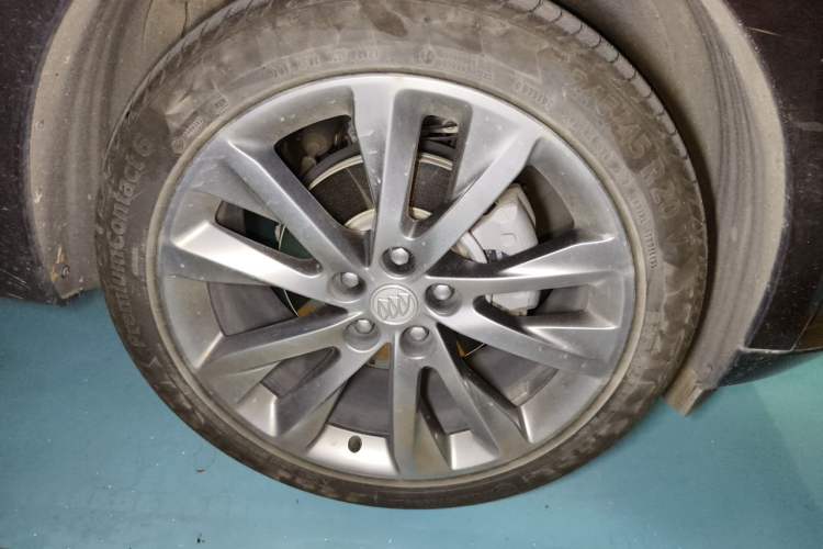 Used Buick Envision 2020 Encore S 652T All-Wheel-Drive Avenir Right Front Wheel Hub