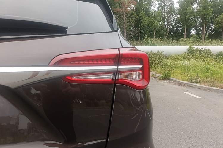 Used Buick Envision 2020 20T Two-Wheel Drive Elite Version Right Rear Taillight