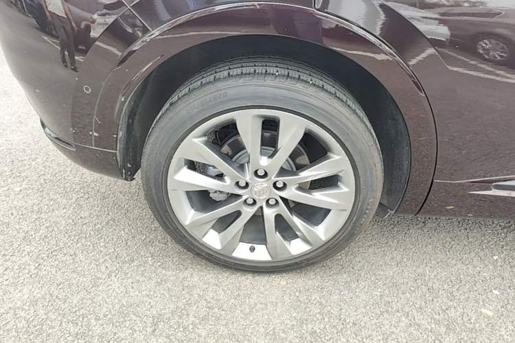 Used Buick Envision 2020 Encore S 652T All-Wheel-Drive Avenir Right Rear Wheel Hub