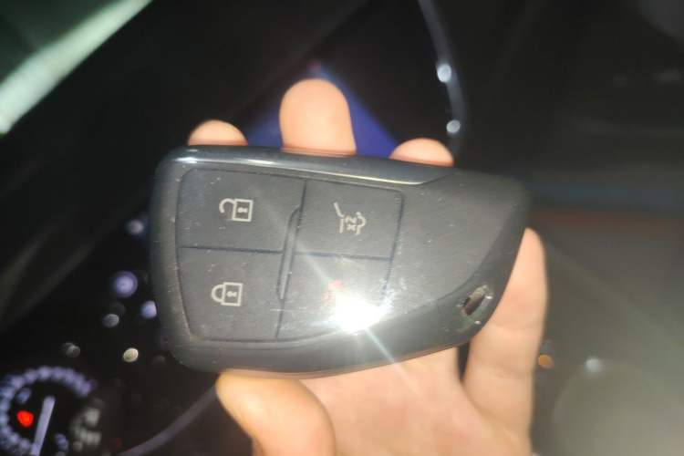 Used Buick Envision 2020 Encore S 652T All-Wheel-Drive Avenir Vehicle Key
