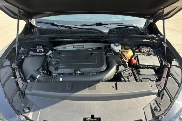 Used Buick Envision 2020 Encore S 652T All-Wheel-Drive Avenir Engine Bay