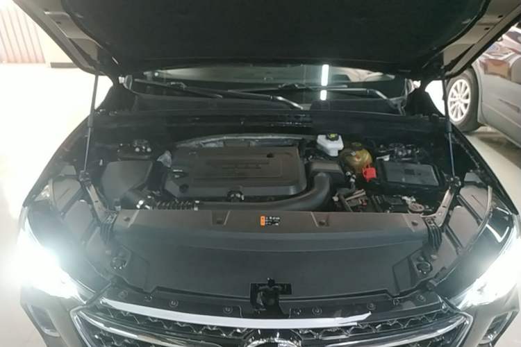 Used Buick Envision 2020 Encore S 652T All-Wheel-Drive Avenir Engine Bay