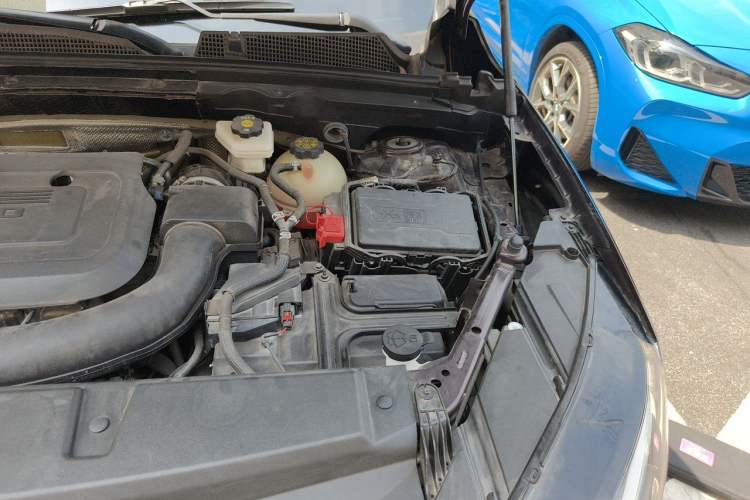 Used Buick Envision 2020 Encore S 652T All-Wheel-Drive Avenir Engine Bay Left